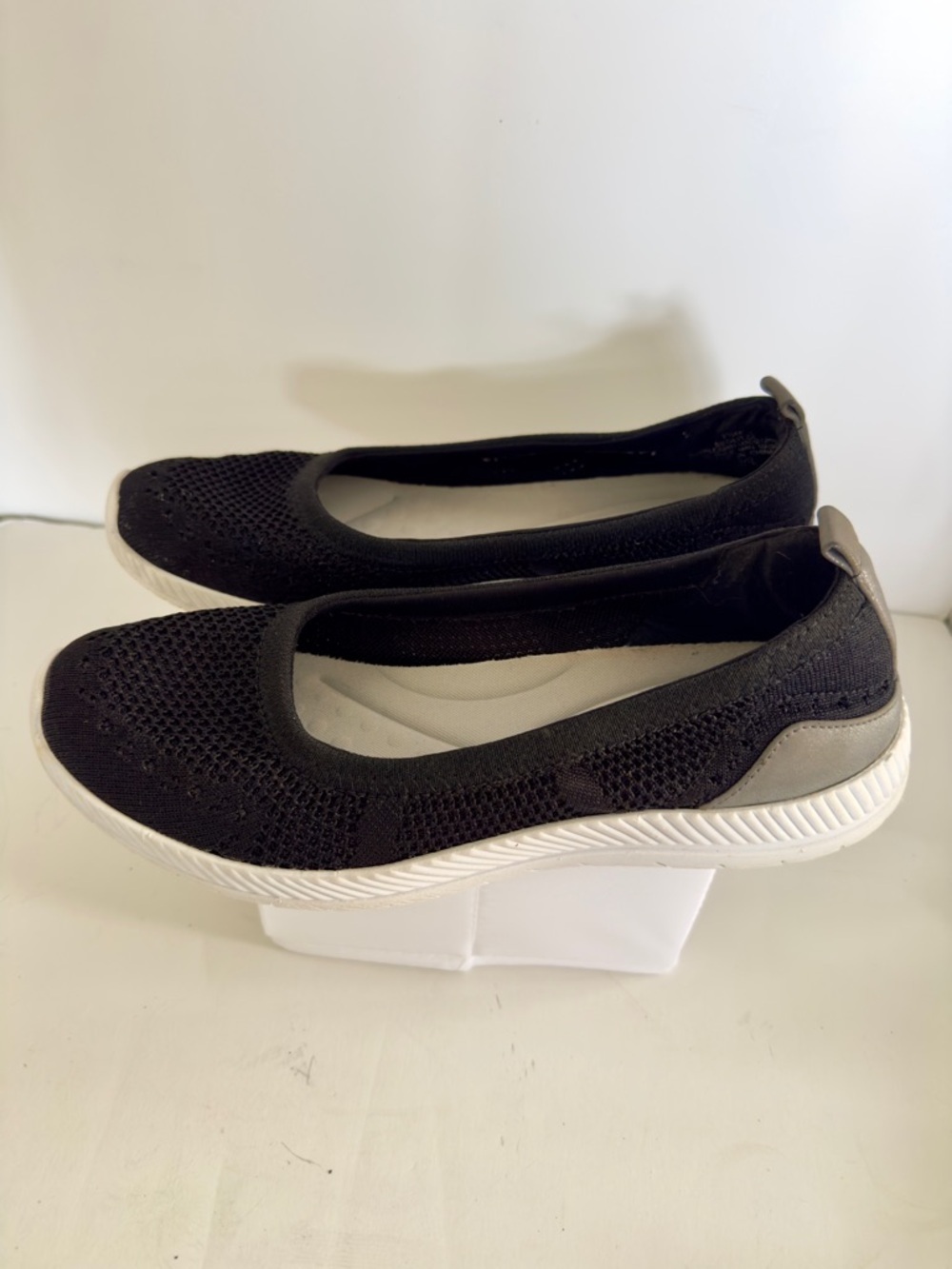Easy Spirit Glitz Black Mesh Knit Flats Slip Ons Size 7 1/2 - Picture 2 of 6